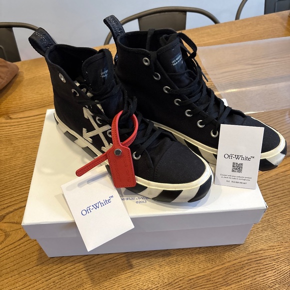 Off-White Other - Sneakers